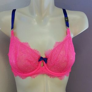 Nwt Victoria's Secret lace bra 36C
